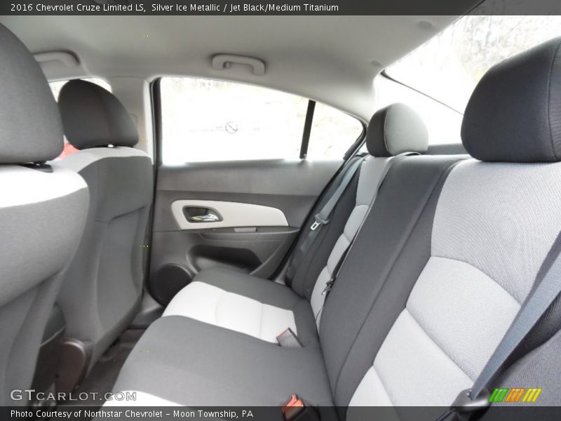 Silver Ice Metallic / Jet Black/Medium Titanium 2016 Chevrolet Cruze Limited LS