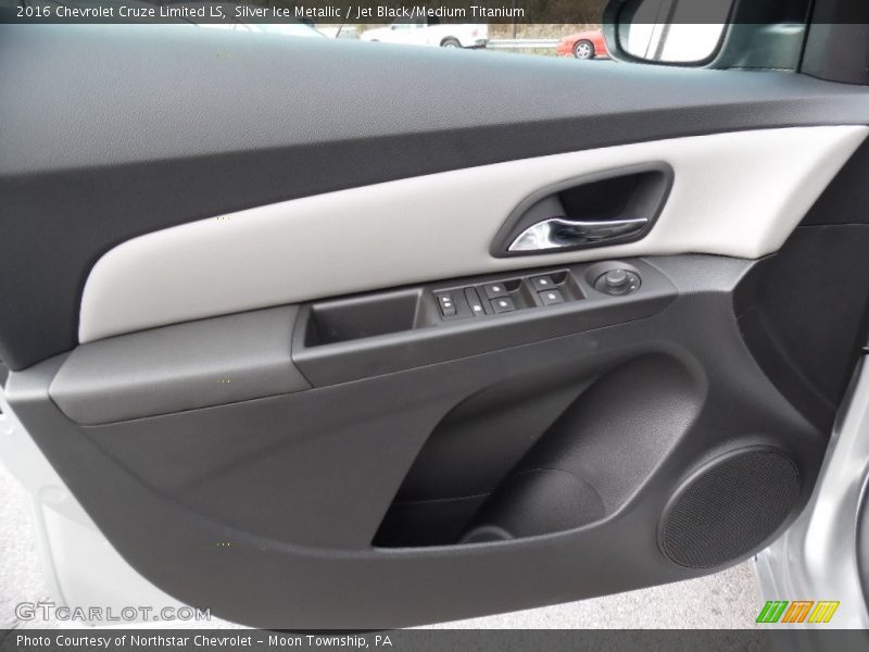 Silver Ice Metallic / Jet Black/Medium Titanium 2016 Chevrolet Cruze Limited LS