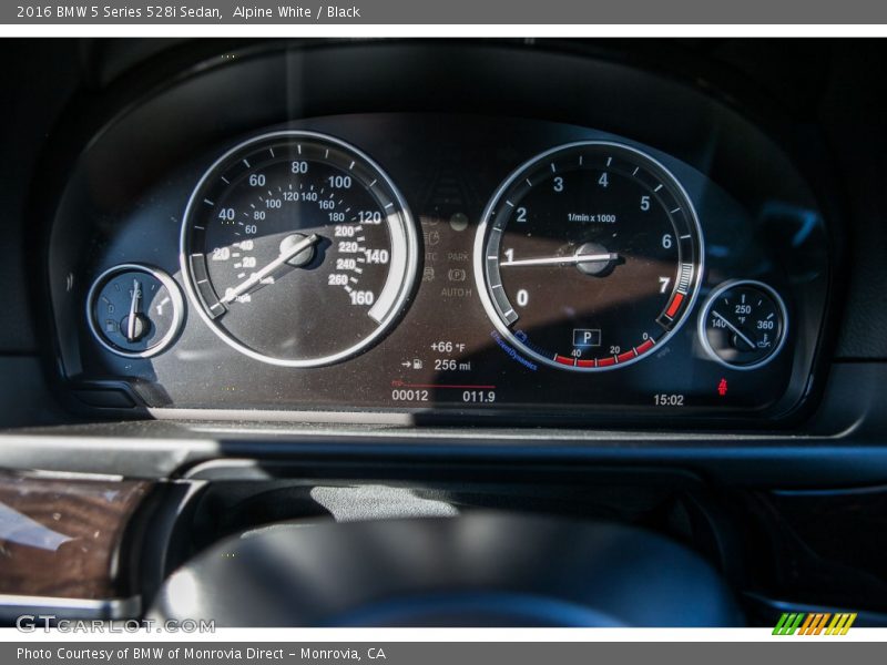 Alpine White / Black 2016 BMW 5 Series 528i Sedan