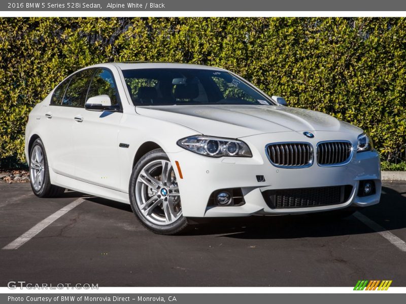 Front 3/4 View of 2016 5 Series 528i Sedan