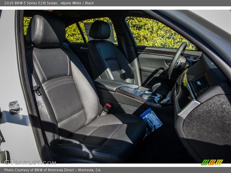 Alpine White / Black 2016 BMW 5 Series 528i Sedan