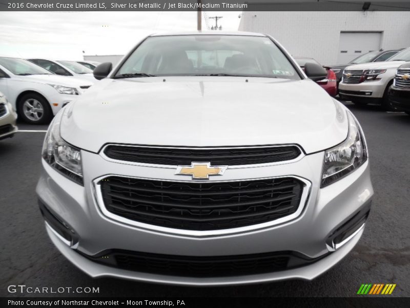 Silver Ice Metallic / Jet Black/Medium Titanium 2016 Chevrolet Cruze Limited LS