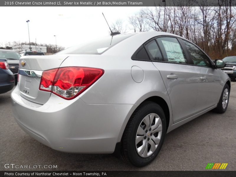 Silver Ice Metallic / Jet Black/Medium Titanium 2016 Chevrolet Cruze Limited LS