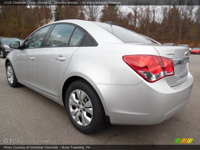 Silver Ice Metallic / Jet Black/Medium Titanium 2016 Chevrolet Cruze Limited LS