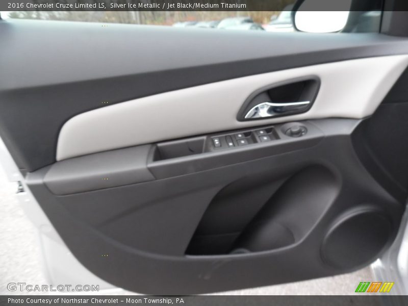 Silver Ice Metallic / Jet Black/Medium Titanium 2016 Chevrolet Cruze Limited LS