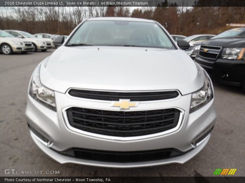 Silver Ice Metallic / Jet Black/Medium Titanium 2016 Chevrolet Cruze Limited LS