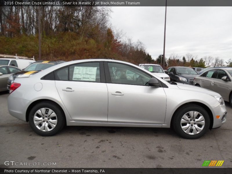 Silver Ice Metallic / Jet Black/Medium Titanium 2016 Chevrolet Cruze Limited LS