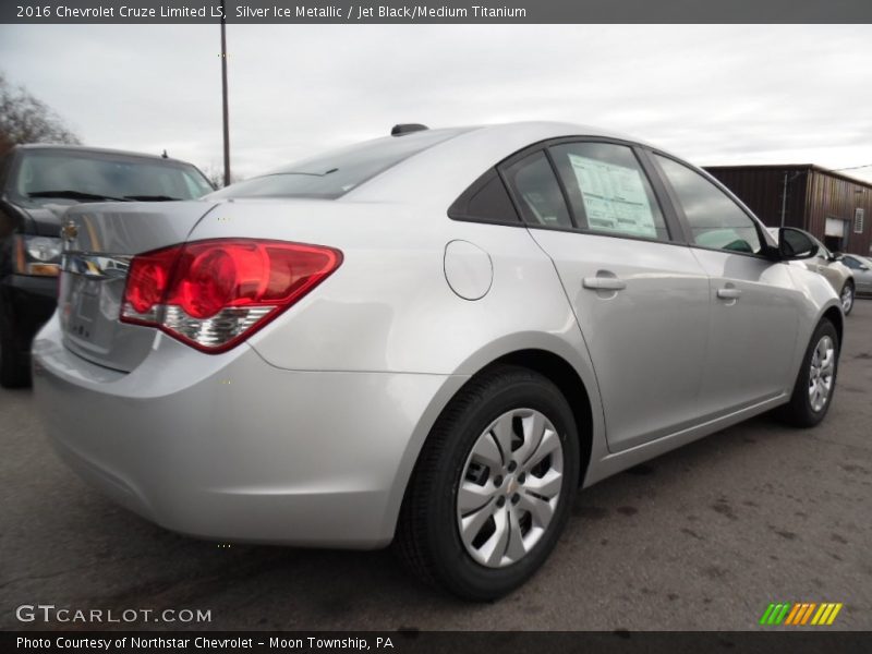 Silver Ice Metallic / Jet Black/Medium Titanium 2016 Chevrolet Cruze Limited LS