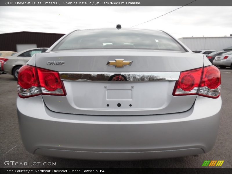 Silver Ice Metallic / Jet Black/Medium Titanium 2016 Chevrolet Cruze Limited LS