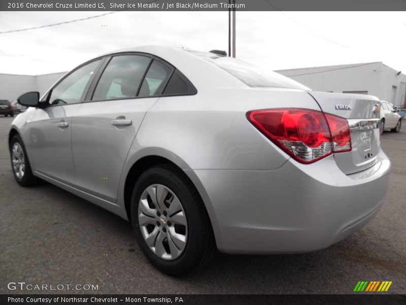 Silver Ice Metallic / Jet Black/Medium Titanium 2016 Chevrolet Cruze Limited LS