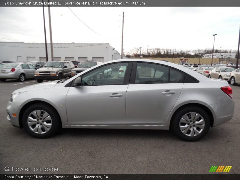 Silver Ice Metallic / Jet Black/Medium Titanium 2016 Chevrolet Cruze Limited LS