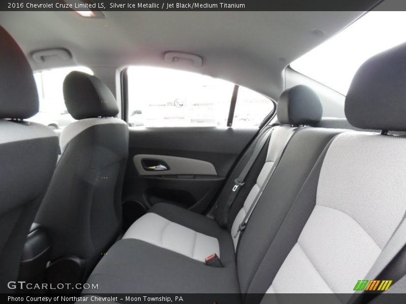 Silver Ice Metallic / Jet Black/Medium Titanium 2016 Chevrolet Cruze Limited LS