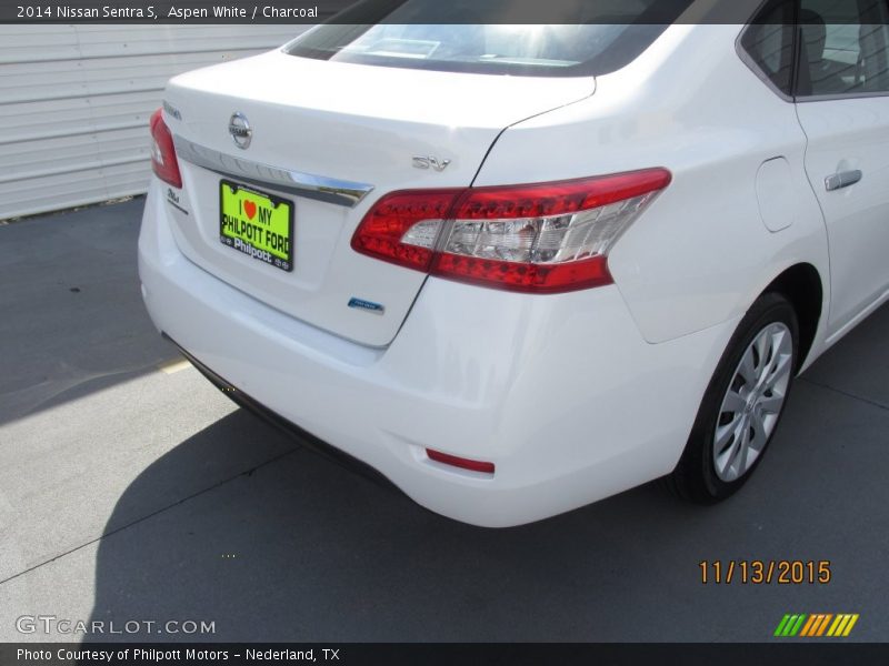 Aspen White / Charcoal 2014 Nissan Sentra S