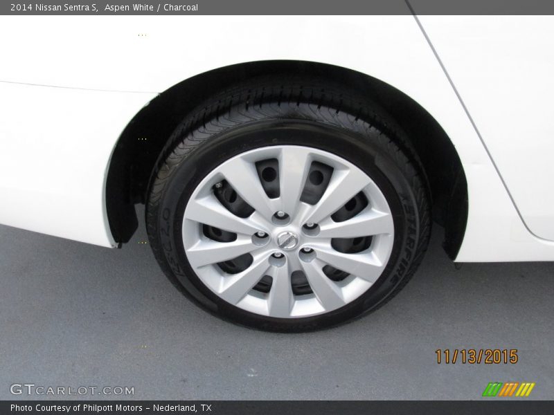 Aspen White / Charcoal 2014 Nissan Sentra S