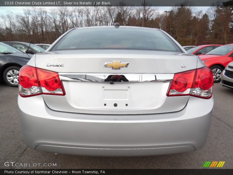 Silver Ice Metallic / Jet Black 2016 Chevrolet Cruze Limited LT