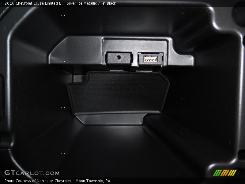 Silver Ice Metallic / Jet Black 2016 Chevrolet Cruze Limited LT