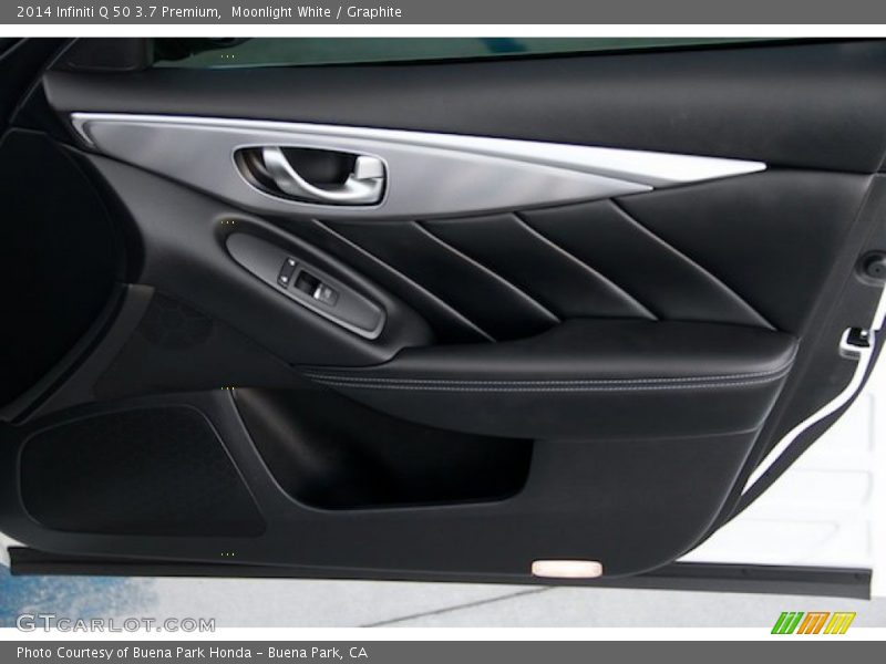 Moonlight White / Graphite 2014 Infiniti Q 50 3.7 Premium