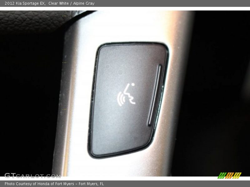 Clear White / Alpine Gray 2012 Kia Sportage EX