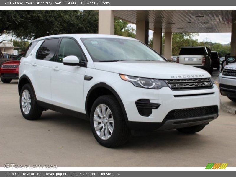 Front 3/4 View of 2016 Discovery Sport SE 4WD