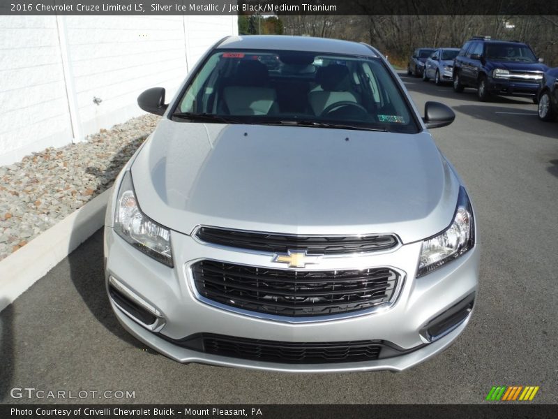 Silver Ice Metallic / Jet Black/Medium Titanium 2016 Chevrolet Cruze Limited LS