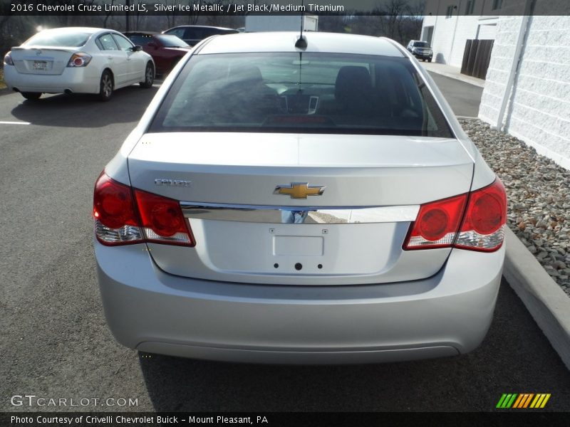 Silver Ice Metallic / Jet Black/Medium Titanium 2016 Chevrolet Cruze Limited LS
