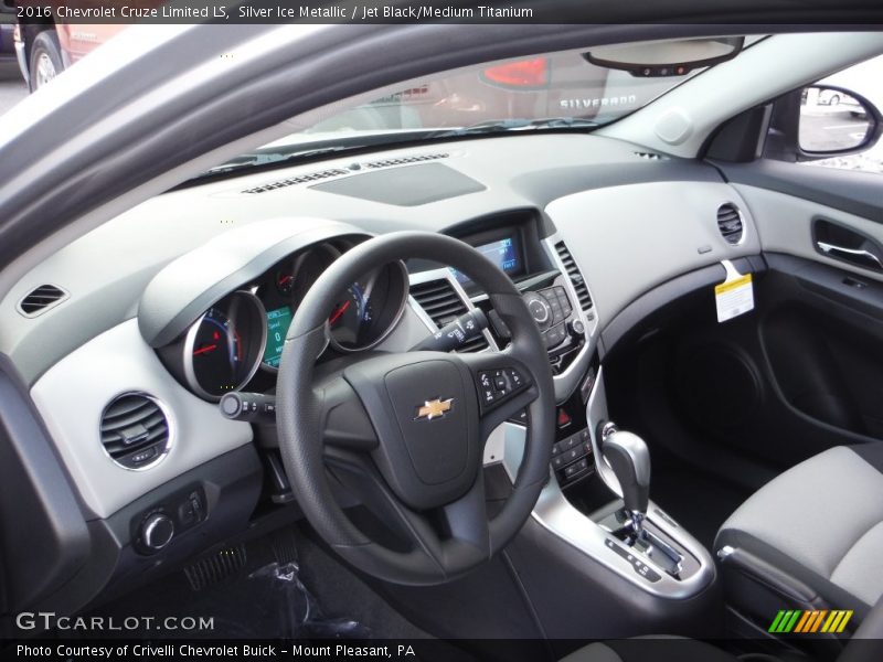 Silver Ice Metallic / Jet Black/Medium Titanium 2016 Chevrolet Cruze Limited LS