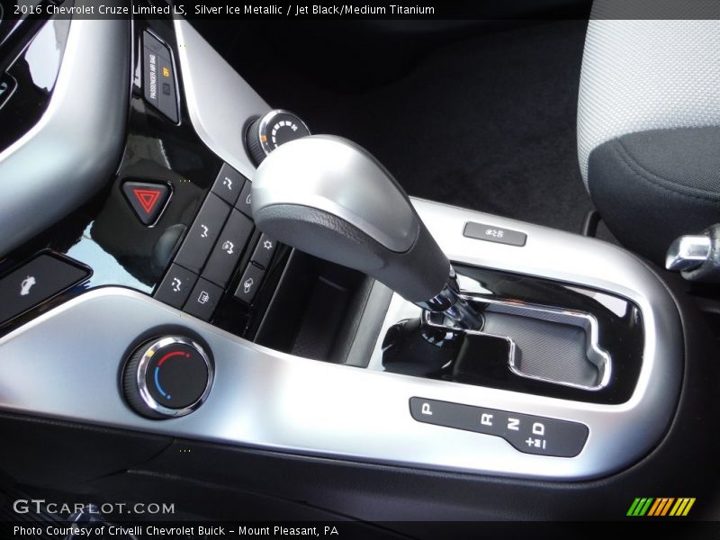 Silver Ice Metallic / Jet Black/Medium Titanium 2016 Chevrolet Cruze Limited LS
