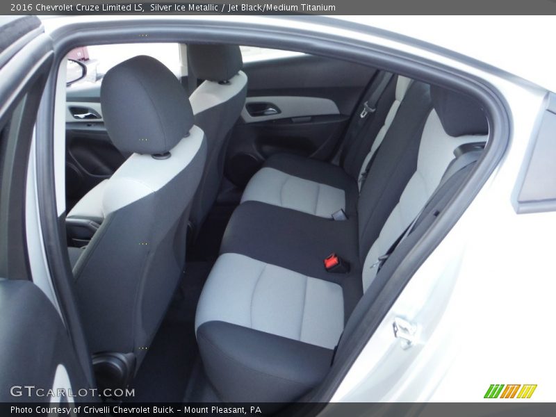 Silver Ice Metallic / Jet Black/Medium Titanium 2016 Chevrolet Cruze Limited LS