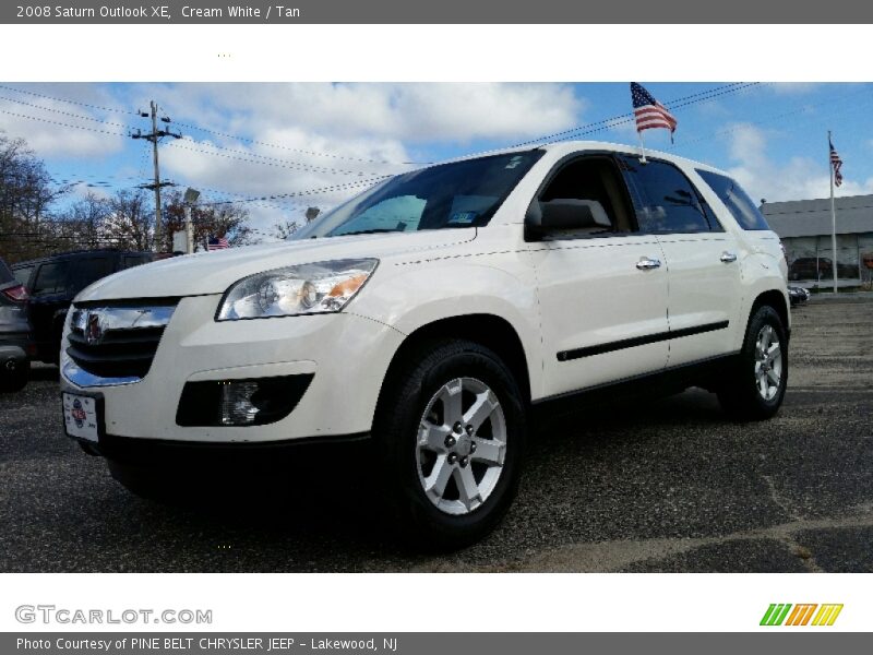 Cream White / Tan 2008 Saturn Outlook XE