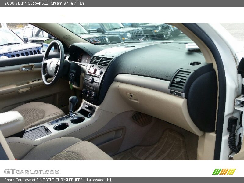 Cream White / Tan 2008 Saturn Outlook XE