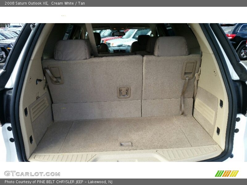 Cream White / Tan 2008 Saturn Outlook XE