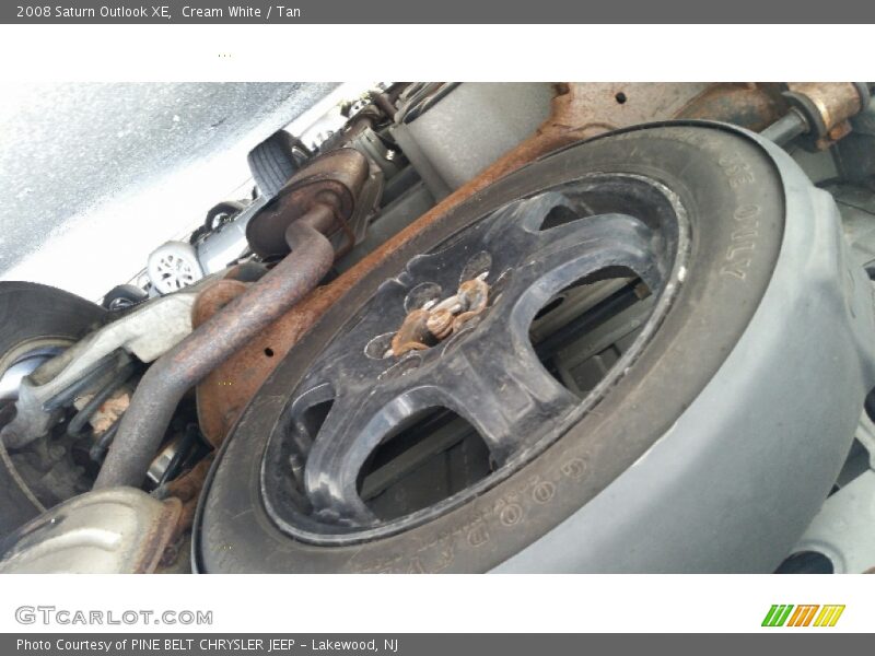 Cream White / Tan 2008 Saturn Outlook XE