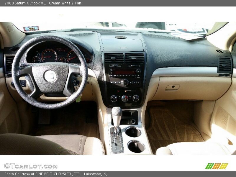 Cream White / Tan 2008 Saturn Outlook XE