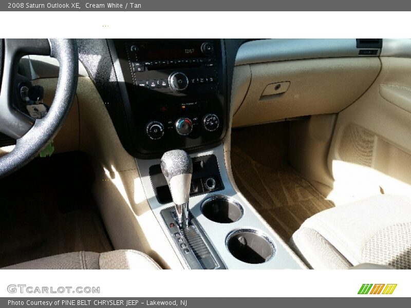 Cream White / Tan 2008 Saturn Outlook XE