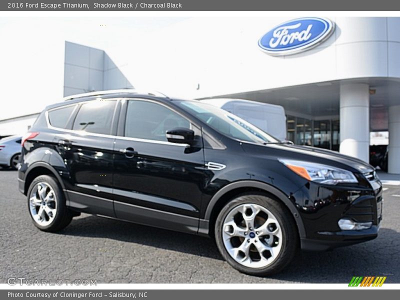 Front 3/4 View of 2016 Escape Titanium