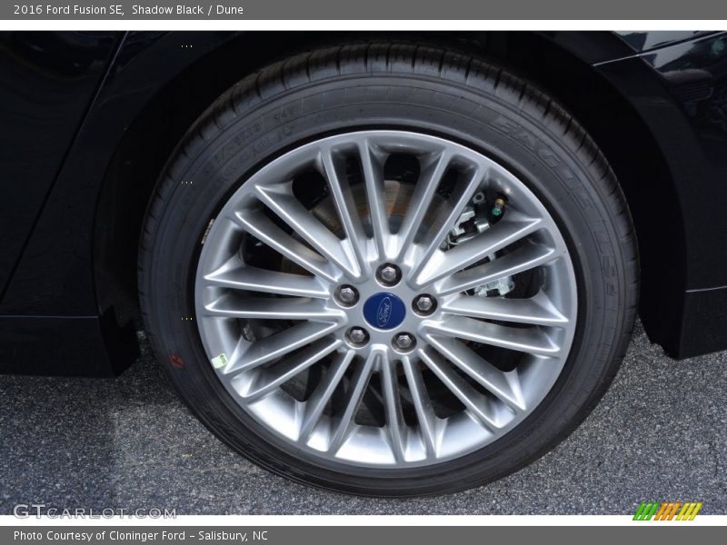 Shadow Black / Dune 2016 Ford Fusion SE