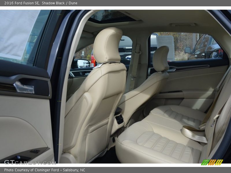 Shadow Black / Dune 2016 Ford Fusion SE