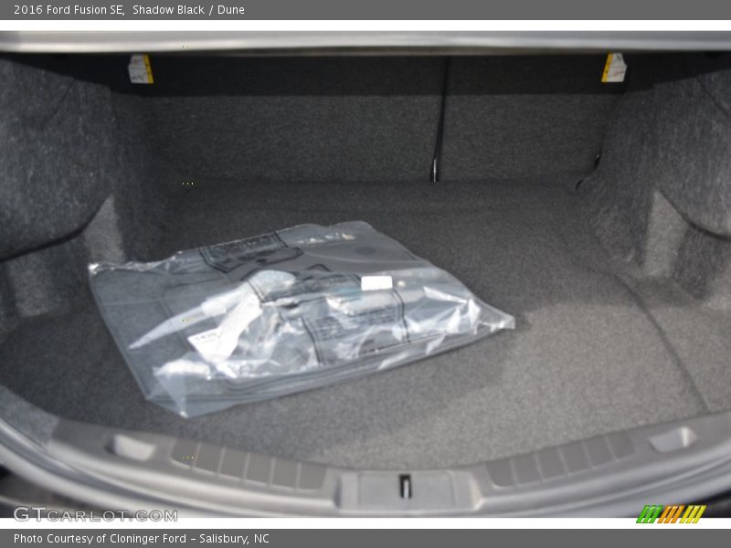 Shadow Black / Dune 2016 Ford Fusion SE
