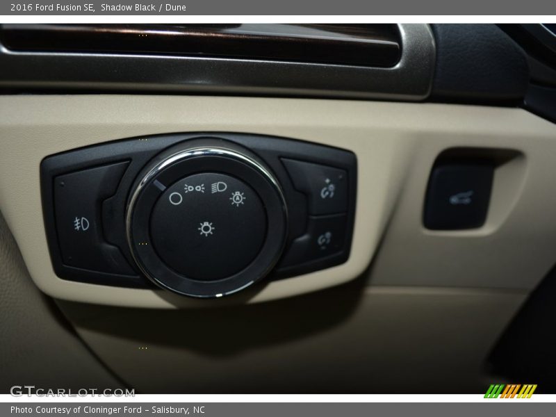 Shadow Black / Dune 2016 Ford Fusion SE