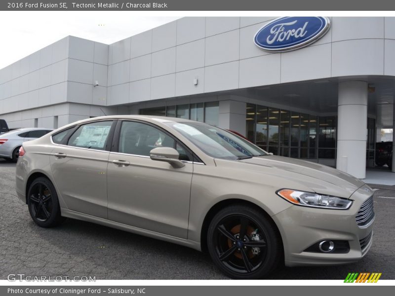 Tectonic Metallic / Charcoal Black 2016 Ford Fusion SE