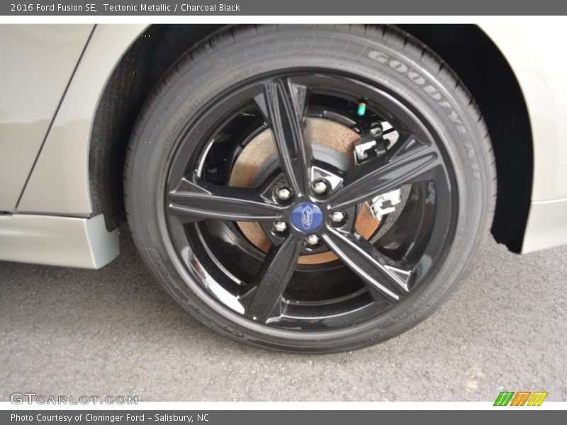 Tectonic Metallic / Charcoal Black 2016 Ford Fusion SE