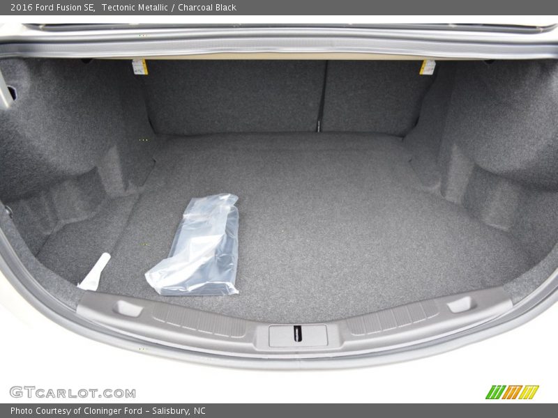 Tectonic Metallic / Charcoal Black 2016 Ford Fusion SE