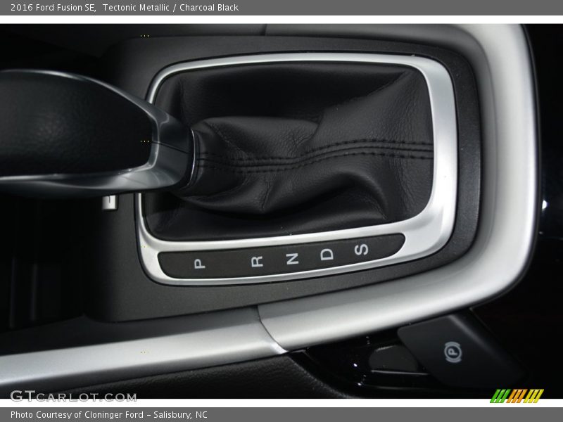 Tectonic Metallic / Charcoal Black 2016 Ford Fusion SE
