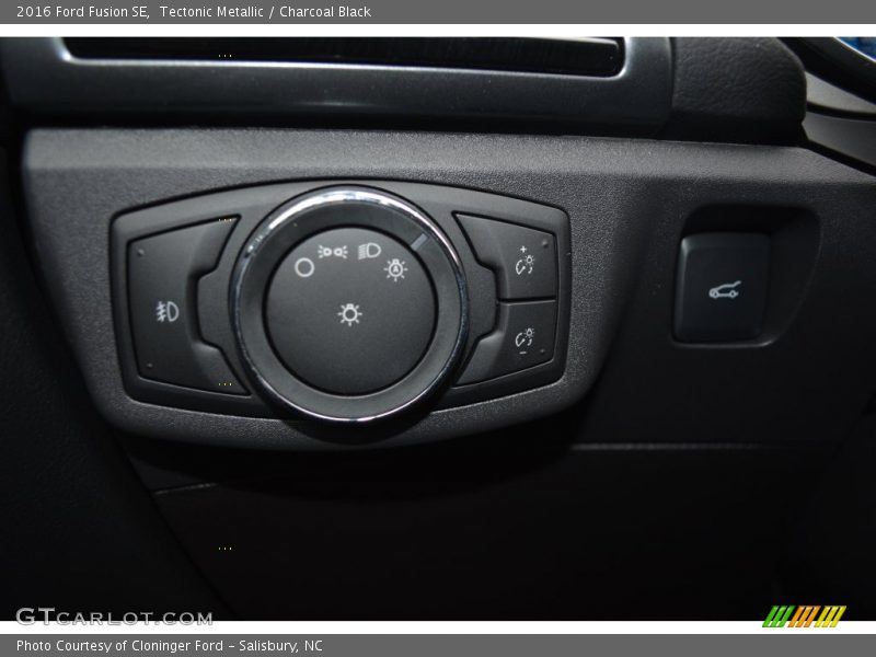 Tectonic Metallic / Charcoal Black 2016 Ford Fusion SE
