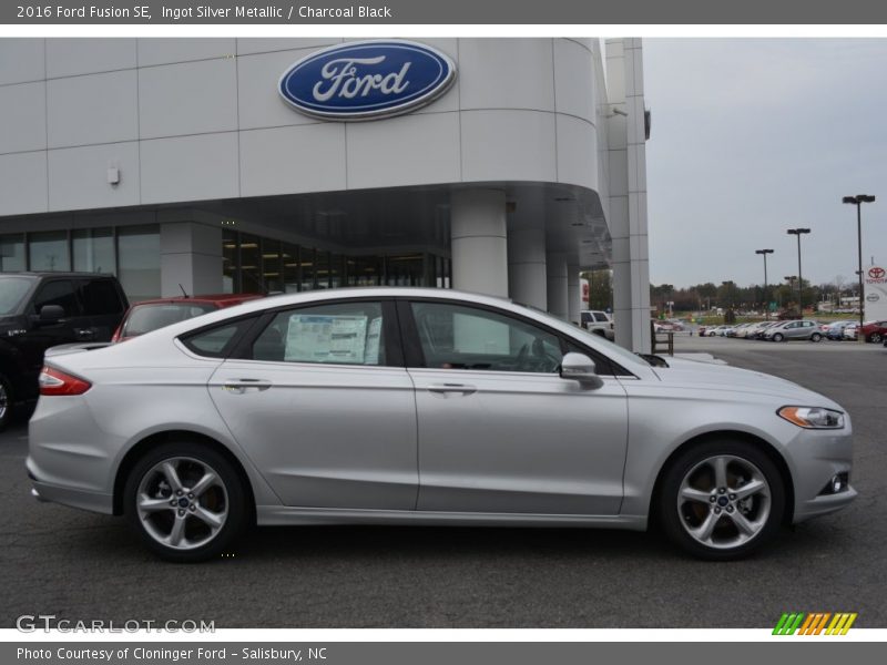 Ingot Silver Metallic / Charcoal Black 2016 Ford Fusion SE