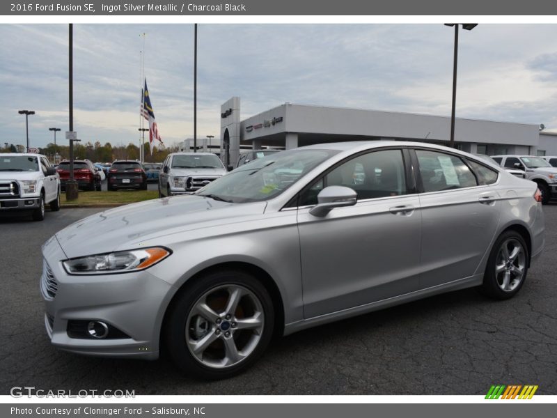 Ingot Silver Metallic / Charcoal Black 2016 Ford Fusion SE