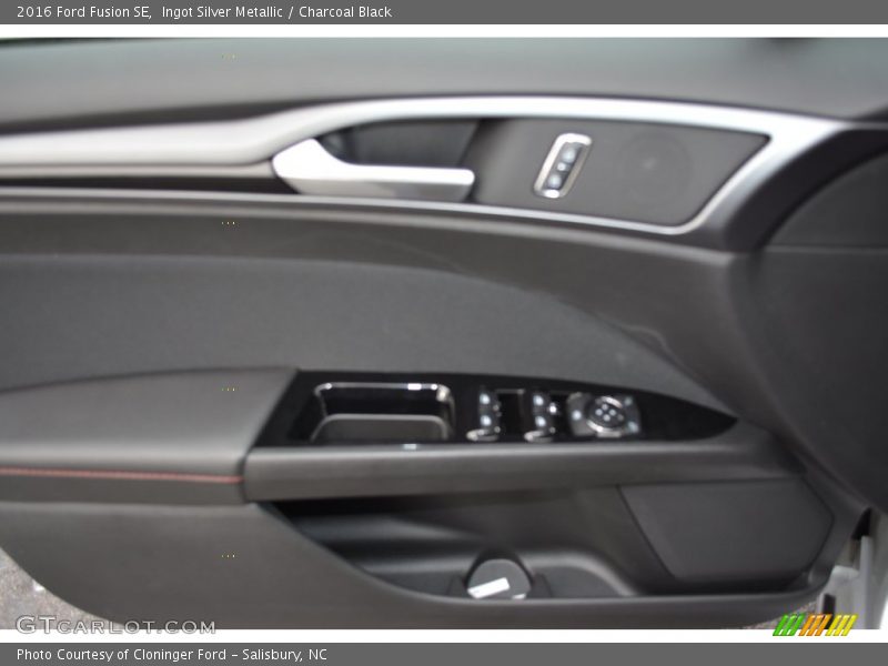 Ingot Silver Metallic / Charcoal Black 2016 Ford Fusion SE