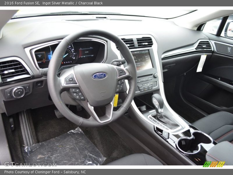 Ingot Silver Metallic / Charcoal Black 2016 Ford Fusion SE