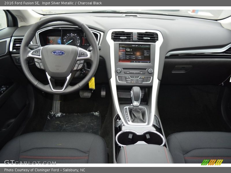 Ingot Silver Metallic / Charcoal Black 2016 Ford Fusion SE