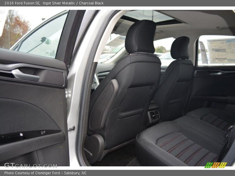 Ingot Silver Metallic / Charcoal Black 2016 Ford Fusion SE